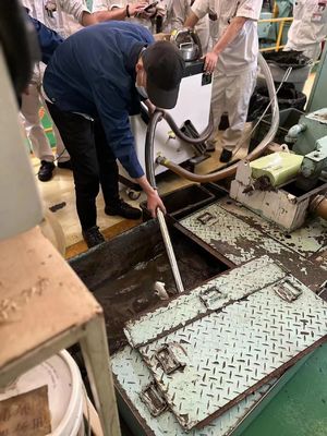 Thiết bị loại bỏ bùn CNC làm sạch bể nước làm mát 8000L/h Dòng chảy